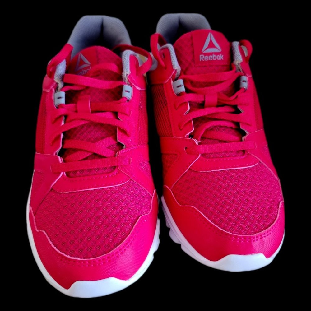 NEW Women's  Pink Reebok  Leather Sneakers